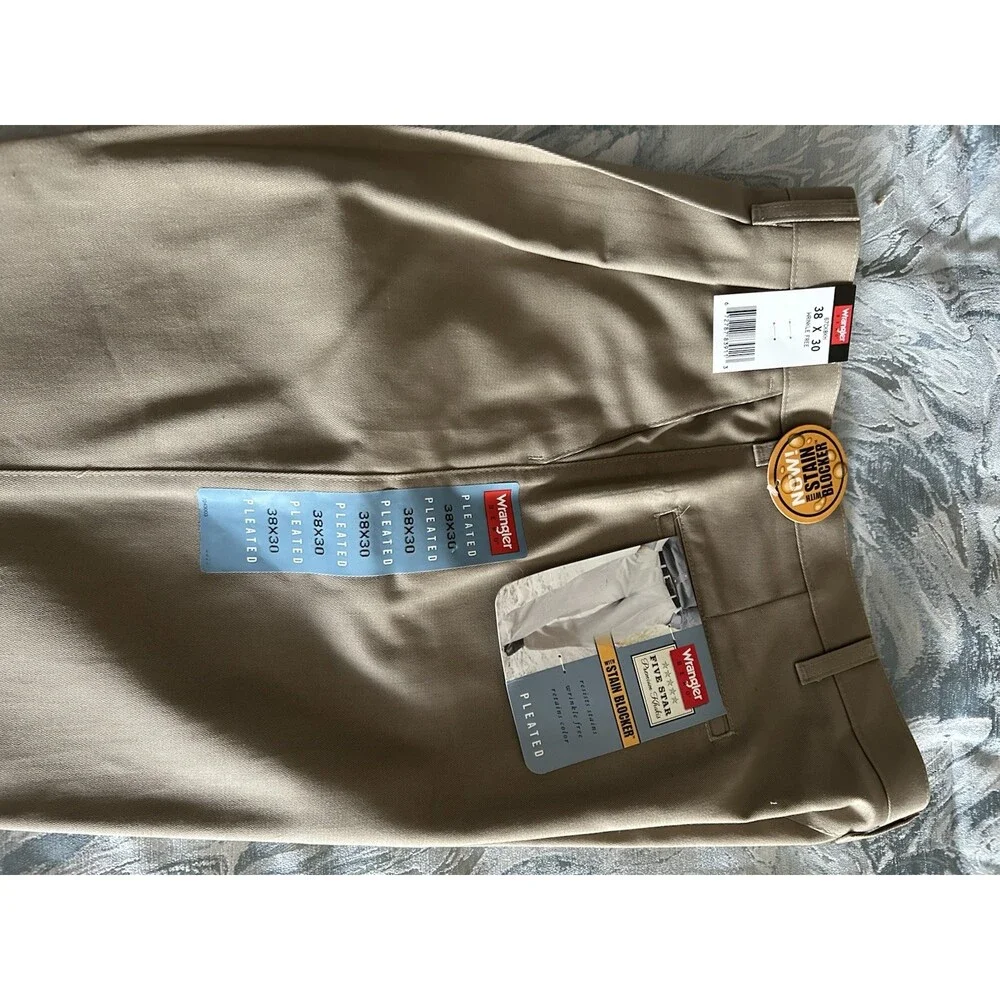 Wrangler Hero Five Star Premium Pleeted Khakis SZ 38 X 30 Wrinkle & Stain Free